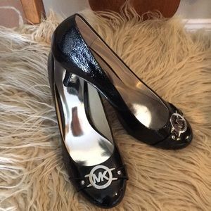 MK Black PL round toe kitten heel